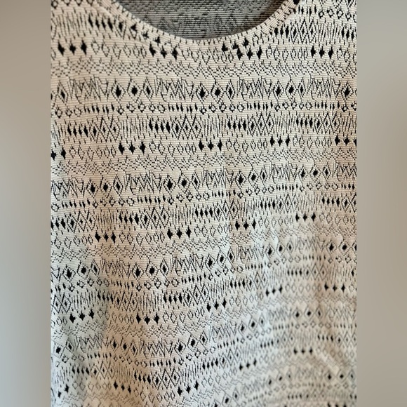 See and Be Seen Textured Short Sleeve Top, Size S - Picture 2 of 6